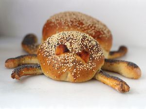 20121030-bread-baking-spider.jpg