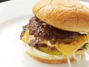 20170423-ultra-smashed-burger-video-primary2.jpg