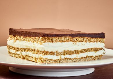 Side view of eclair cake