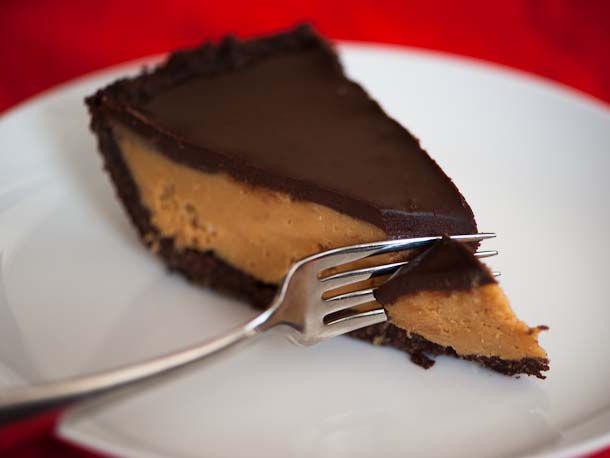 20121017-226668-peanut-butter-cup-pie-610x458-1.jpg