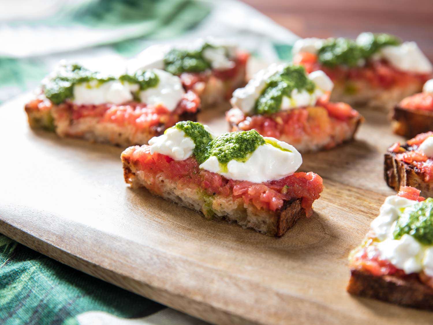 20180913-beer-pairings-crisp-clean-beer-pantry-burrata-tomato-pesto-toast-vicky-wasik-closeup