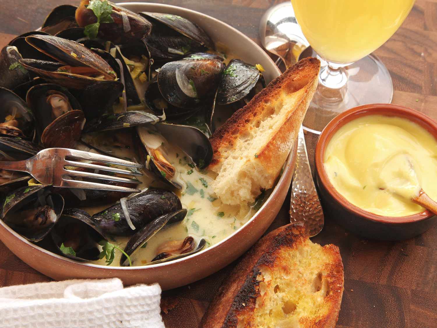 20141026-menu-mussels-how-to-food-lab-01-thumb.jpg