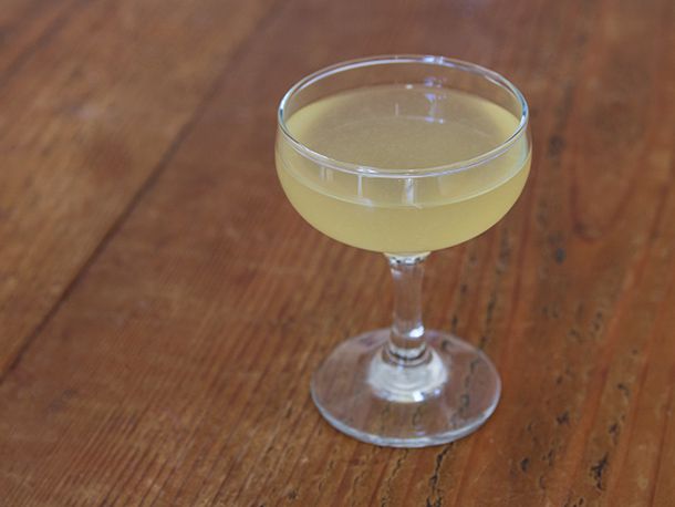A bee's knees cocktail in a coupe. 