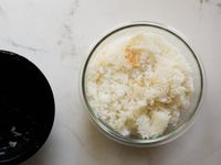 Slightly scorched white rice in a bowl
