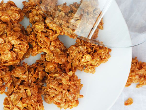 A plateful of corn flake clusters