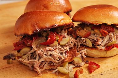 20131004-roast-pork-sandwich-recipe-12.jpg