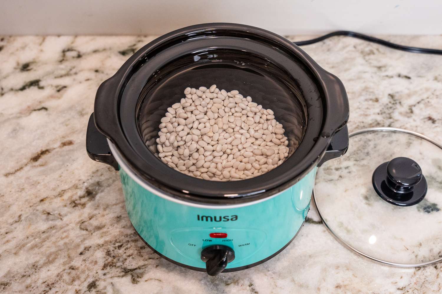 IMUSA 1.5 Quart Slow Cooker having beans placed inside