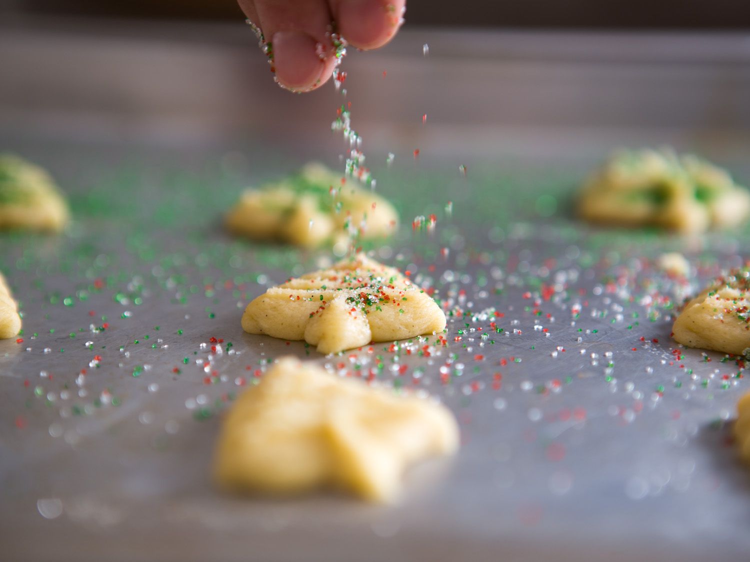 putting sprinkles on cookies