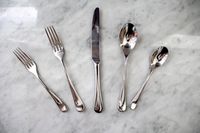 Various pieces from the Robert Welch Caesna Mirror 5-Piece Flatware Place Setting