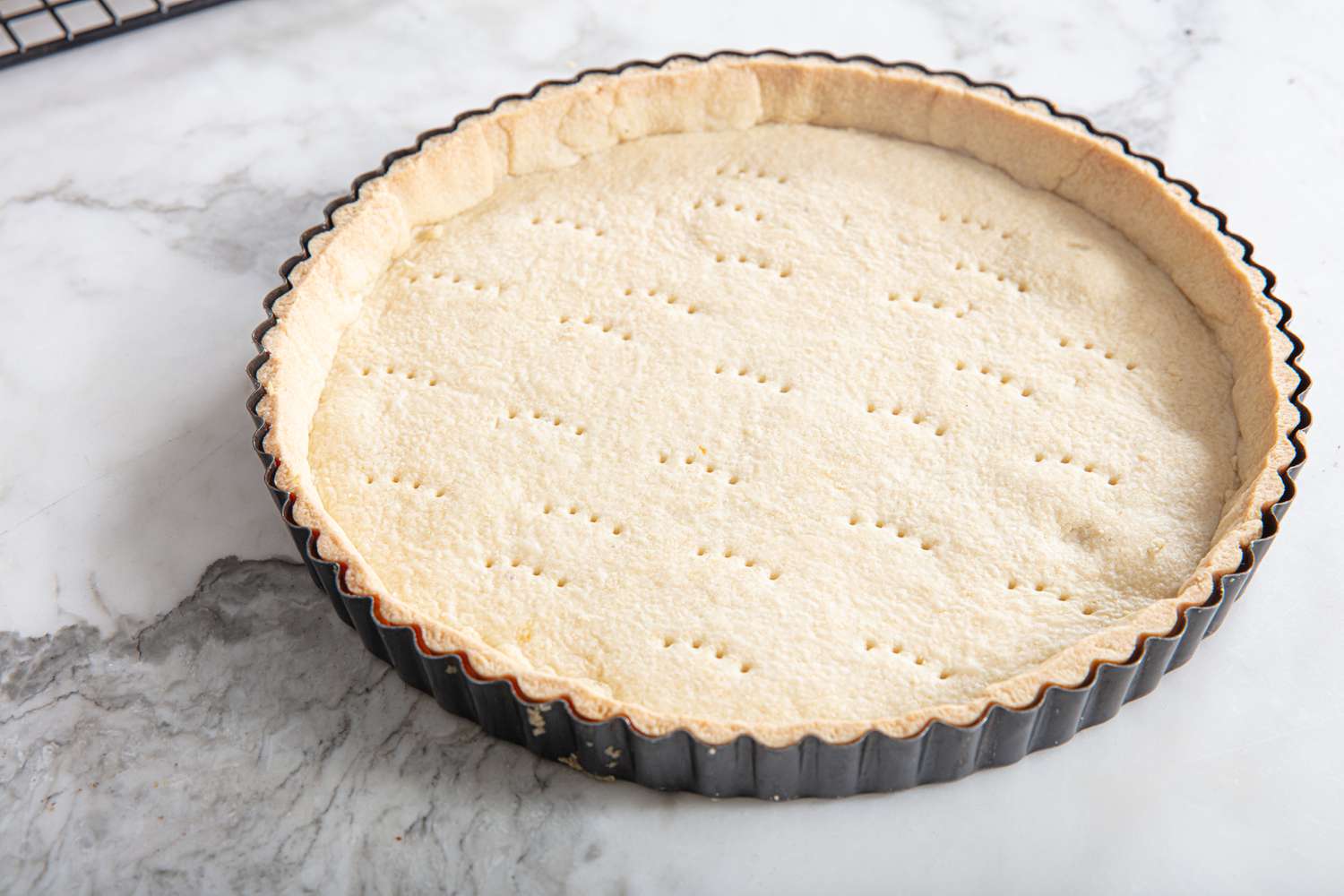 Side view of baked pie tart