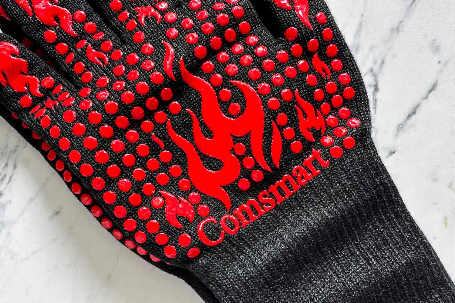 The brand name on the Comsmart BBQ Gloves