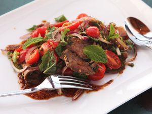 20141030-issan-salad-steak-kenji-11.jpg