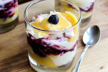 20140621-lemon-blueberry-fool-1-yvonne-ruperti.jpg