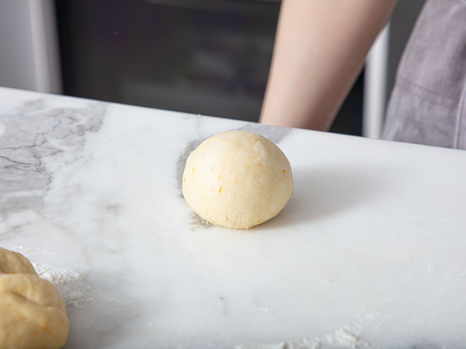 Shaped maritozzi ball