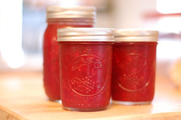 20110525-153156-raspberry-rhubarb-jam-1.jpg