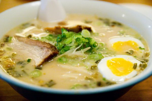 A bowl of tonkatsu ramen.