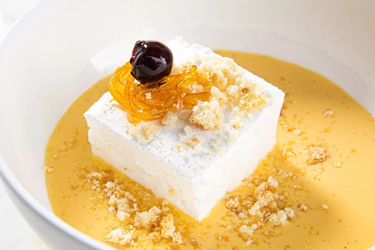 Creme Anglaise in a bowl