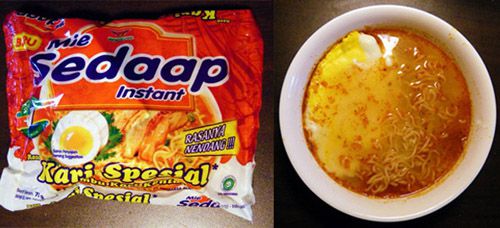 A package and bowl of Mie Sedaap Instant Kari Spesial Bumbu Kari Kental.