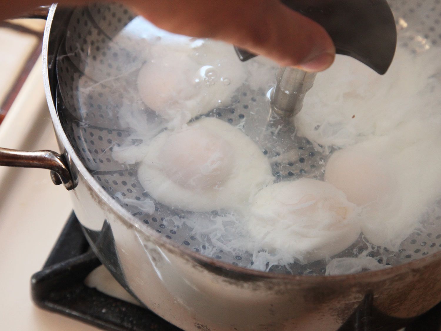20141024-poached-eggs-for-a-crowd-08.jpg