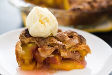 08162011-166266-peach-pie-610x548-1.jpg