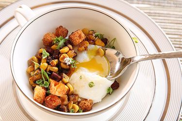 20131004-sous-vide-101-egg-chorizo-corn-crouton-20.jpg