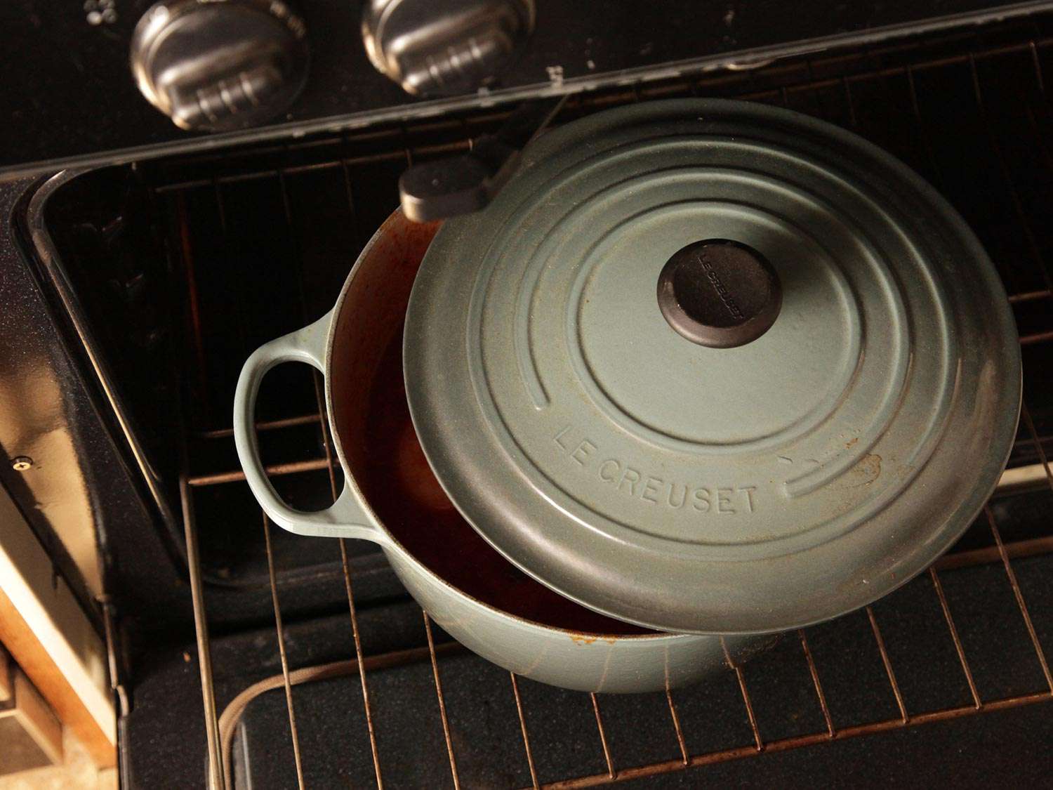 Slow cooking tomato sauce in the oven with the lid slightly ajar