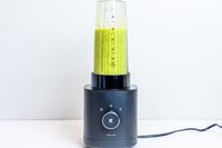 Zwilling Enfinigy Personal Blender blending greens