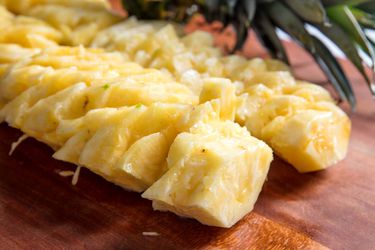 20180622-cut-pineapple-vicky-wasik-1--2