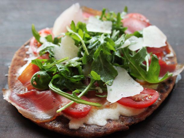 20130627-skillet-suppers-arugula-pizza.jpg