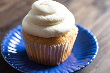 20170627-cream-cheese-frosting-vicky-wasik-9.jpg