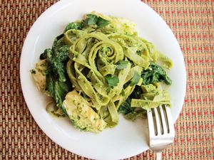 20130227-242487-spinach-tagliatelle-parsley-chicken-primary.jpg