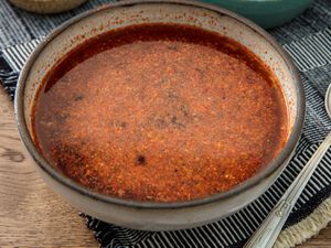 A big bowl of Thai dried chili-vinegar dipping sauce.