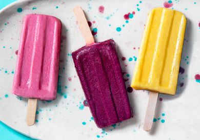 20200811-yogurt-fruit-popsicles-group-vicky-wasik-1-3