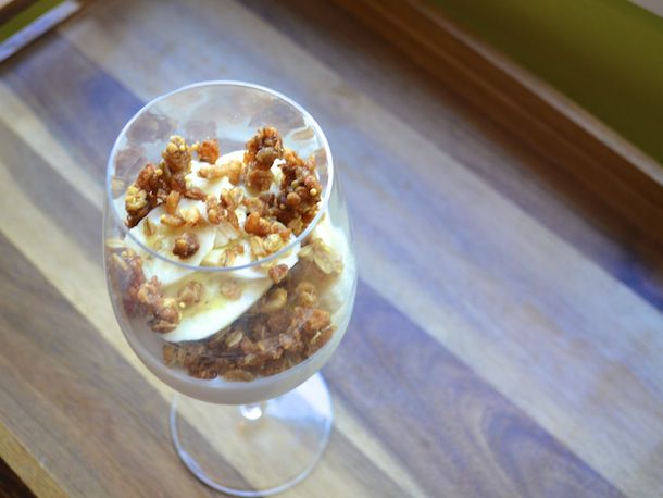 263500-20130824-sunday-brunch-greek-yogurt-panna-cotta-granola-streusel.JPG