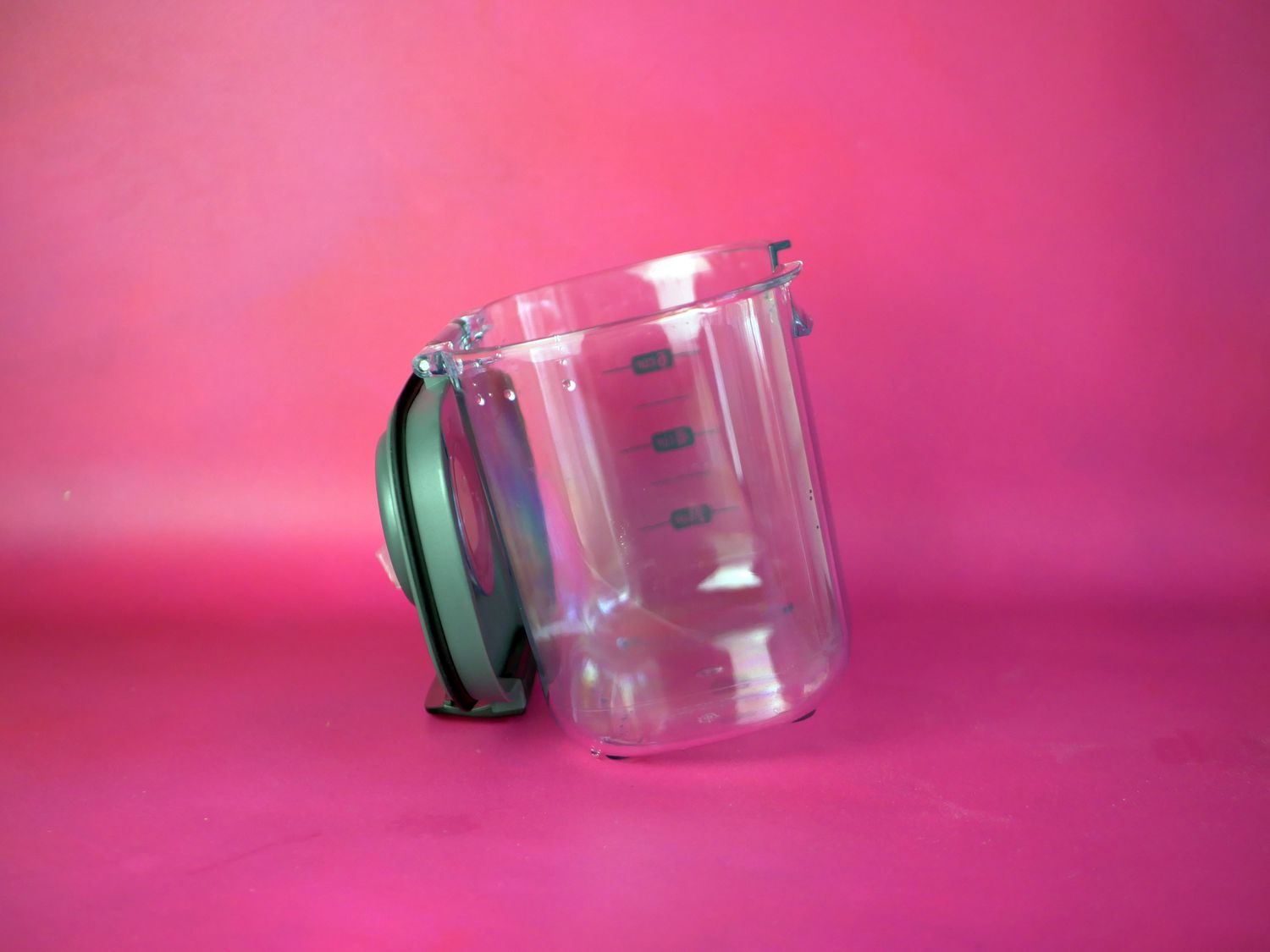 This container's lid is attached, which is fine when filled, but made it tilt when empty. 