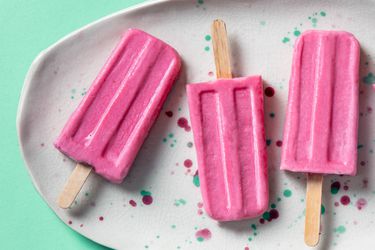 20200811-yogurt-fruit-popsicles-raspberry-vicky-wasik-6