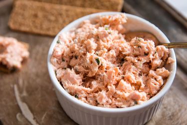 A bowl of easy-to-make salmon rillettes served with crackers.