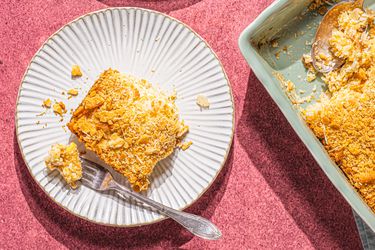 A square of yellow squash on a round plate.