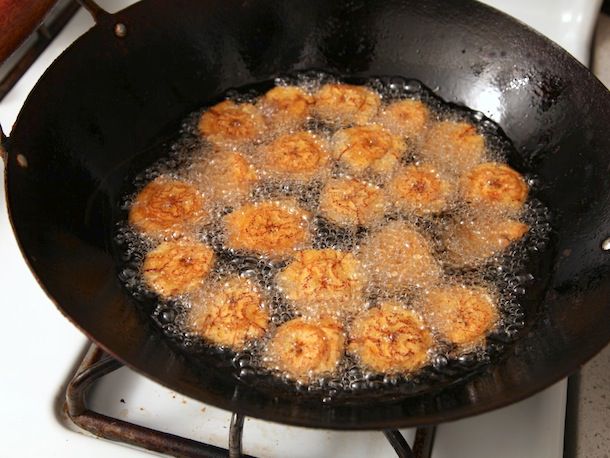 20140204-fried-plantain-guacamole-vegan-patacones-colombian-04.jpg