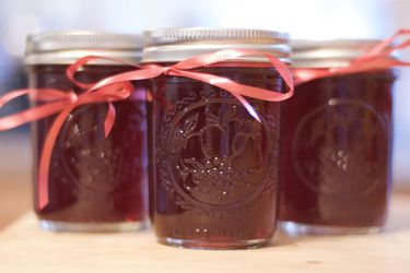 20120205-191010-preserved-pomegranate-jelly-primary.jpg