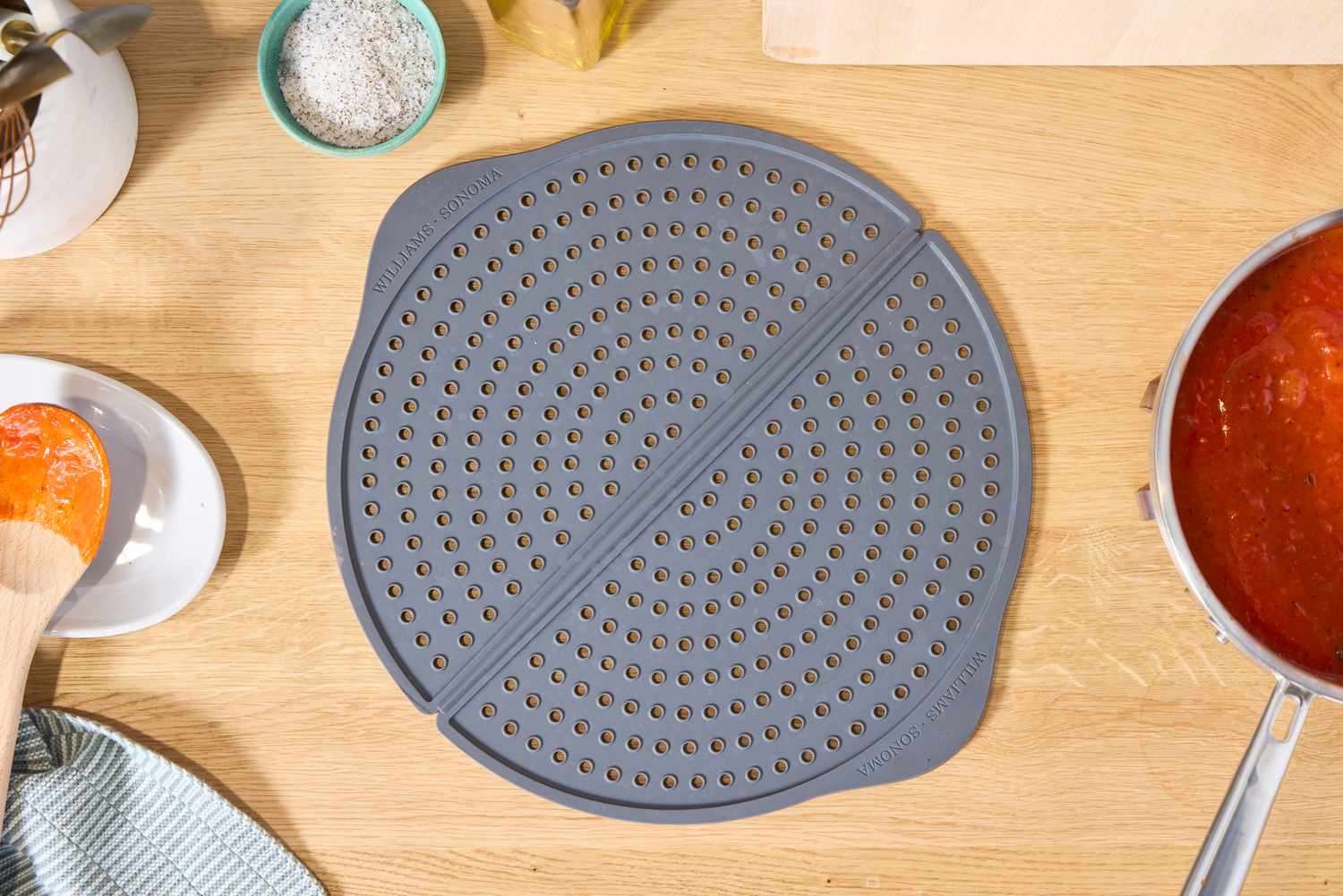 the Williams Sonoma splatter screen on a countertop