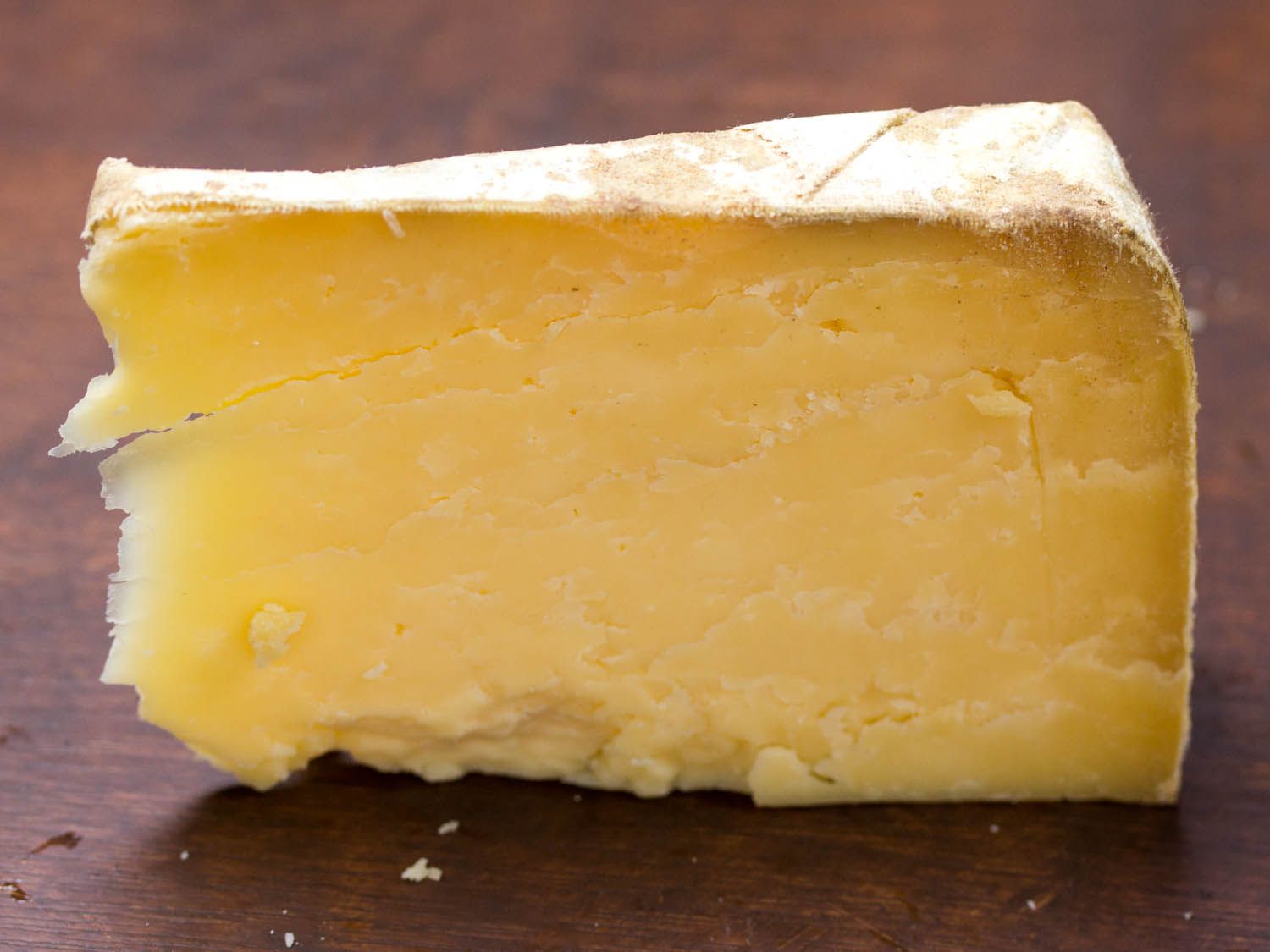 20140623-cheese101-hard-cheese-clothbound-cheddar-vicky-wasik-1.jpg