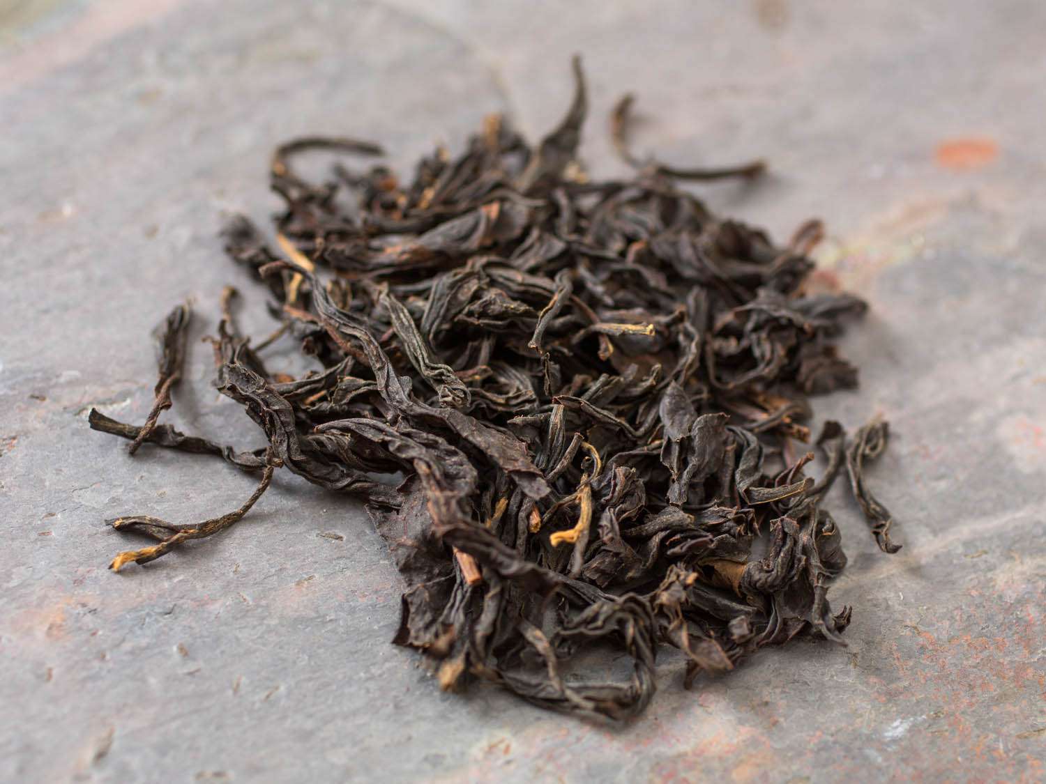 A small pile of loose honeysuckle oolong tea from Dachi tea.