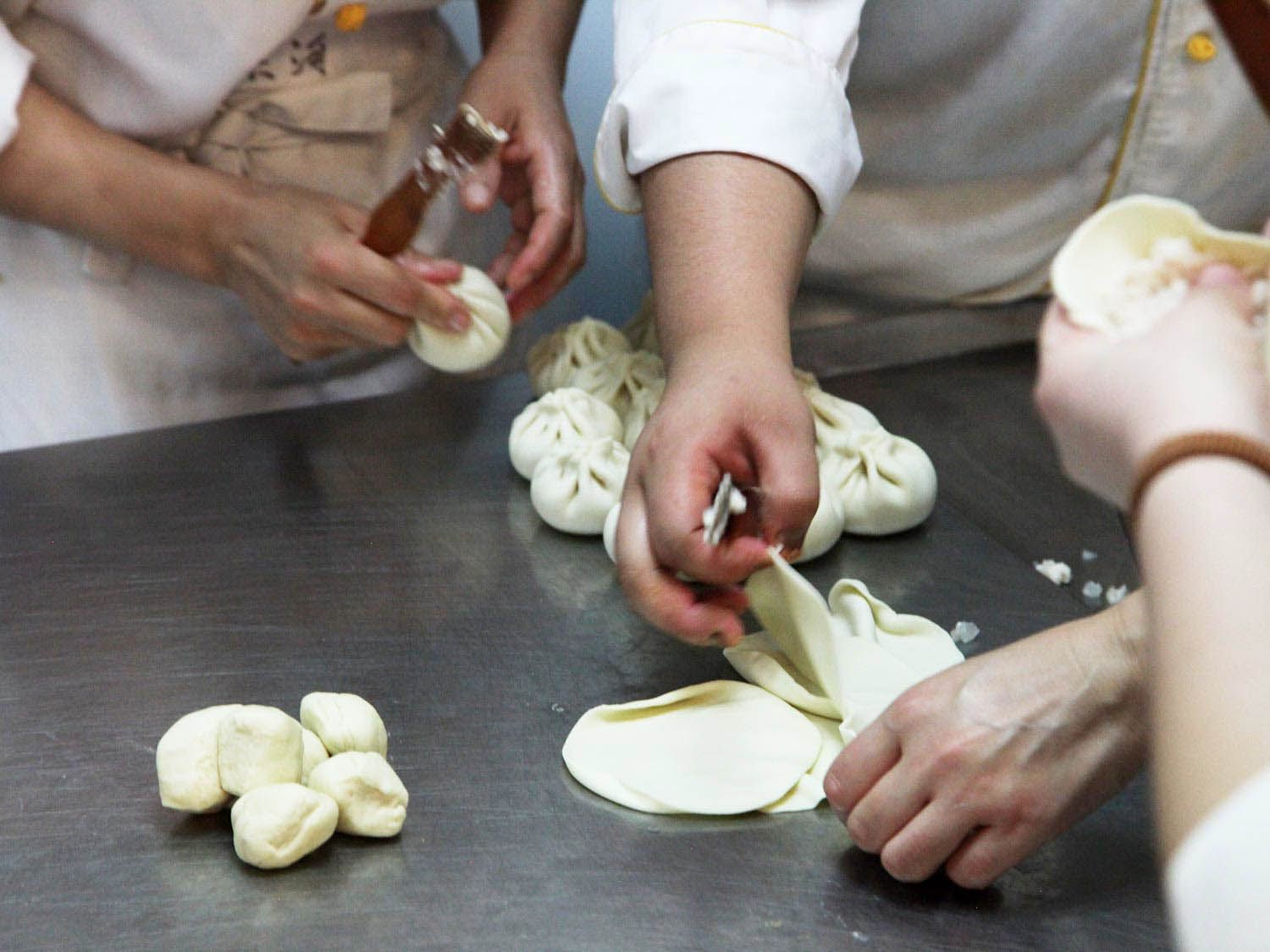 20140704-shanghai-dumpling-08-kenji.jpg