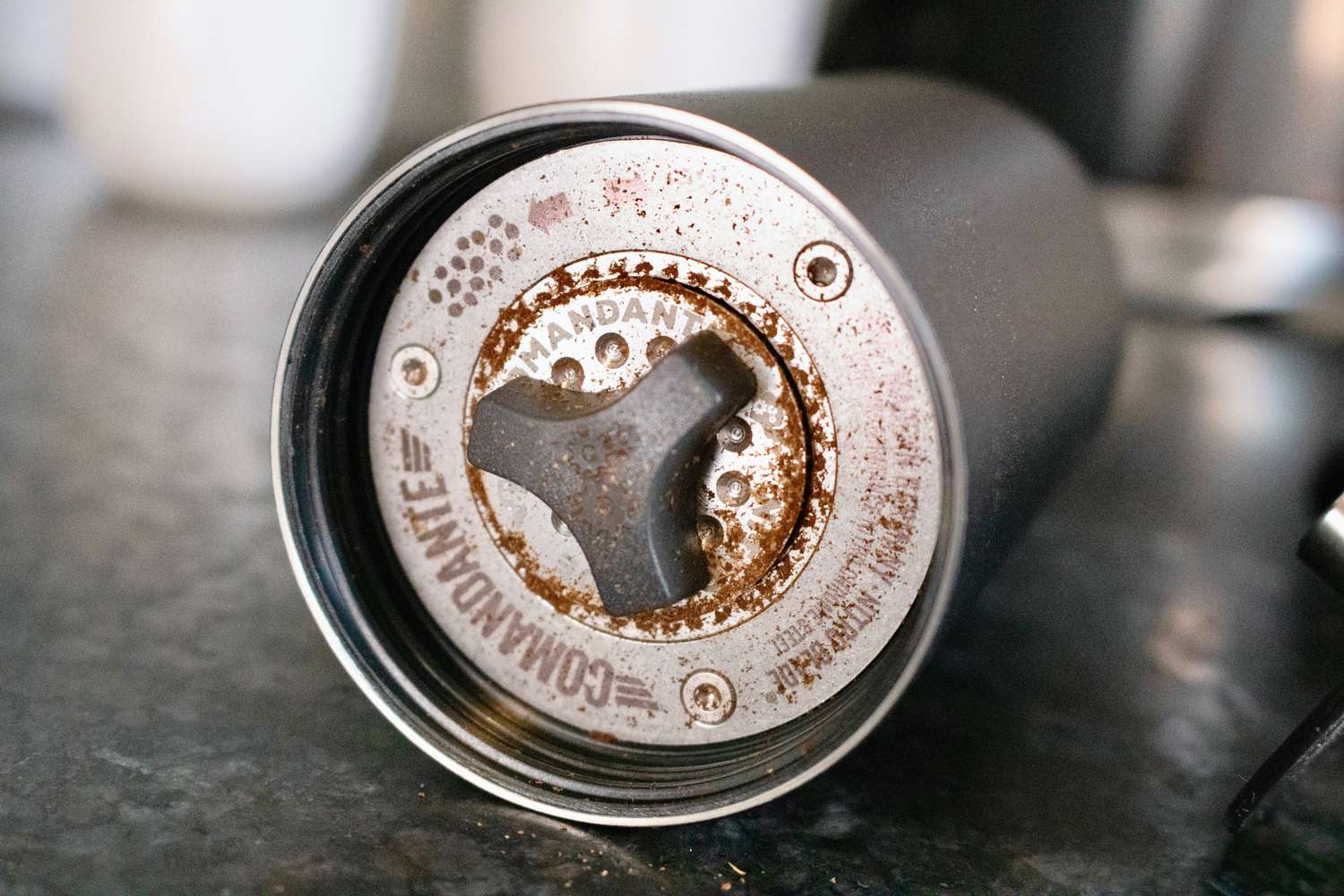 the grind adjustment lever of a handheld coffee grinder