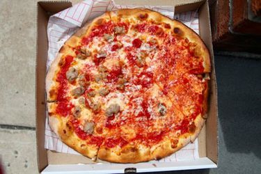 20110801-delorenzos-pizza-trenton-primary.jpg