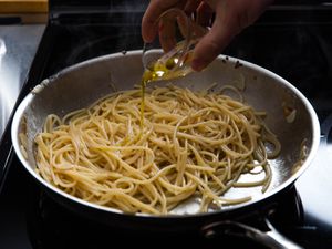20160219-pasta-aglio-olio-vicky-wasik-7.jpg