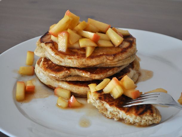 20130327-wakeandbake-rye-pancakes-apple-compote.JPG