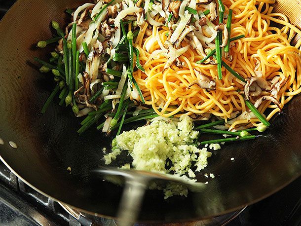 20140513-shiitake-chive-lo-mein-recipe-05.jpg