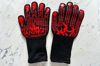 The pattern on the palms of the Comsmart BBQ Gloves